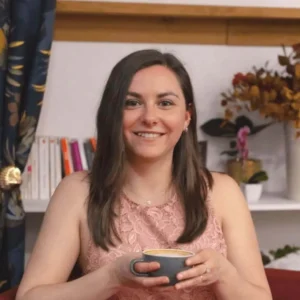 Témoignage d'Ioana, coach en préparation mentale, ayant appris à trouver des clientes grâce à Holostudio